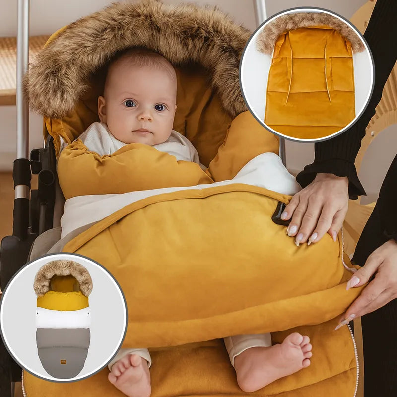 Bébé dans chancelière poussette jaune