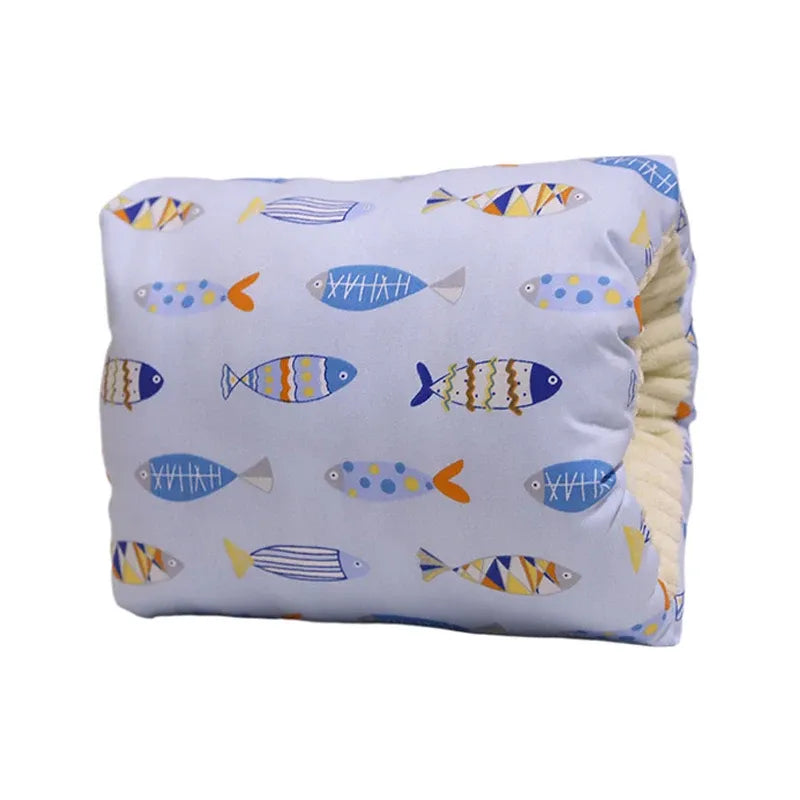 Coussin d’allaitement bébé motif poissons bleus confort moelleux doux