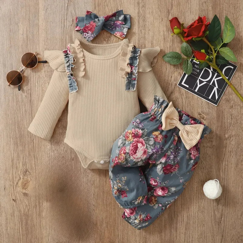 Ensemble bébé fille beige avec pantalon à fleurs et bandeau assorti — tenue élégante en coton