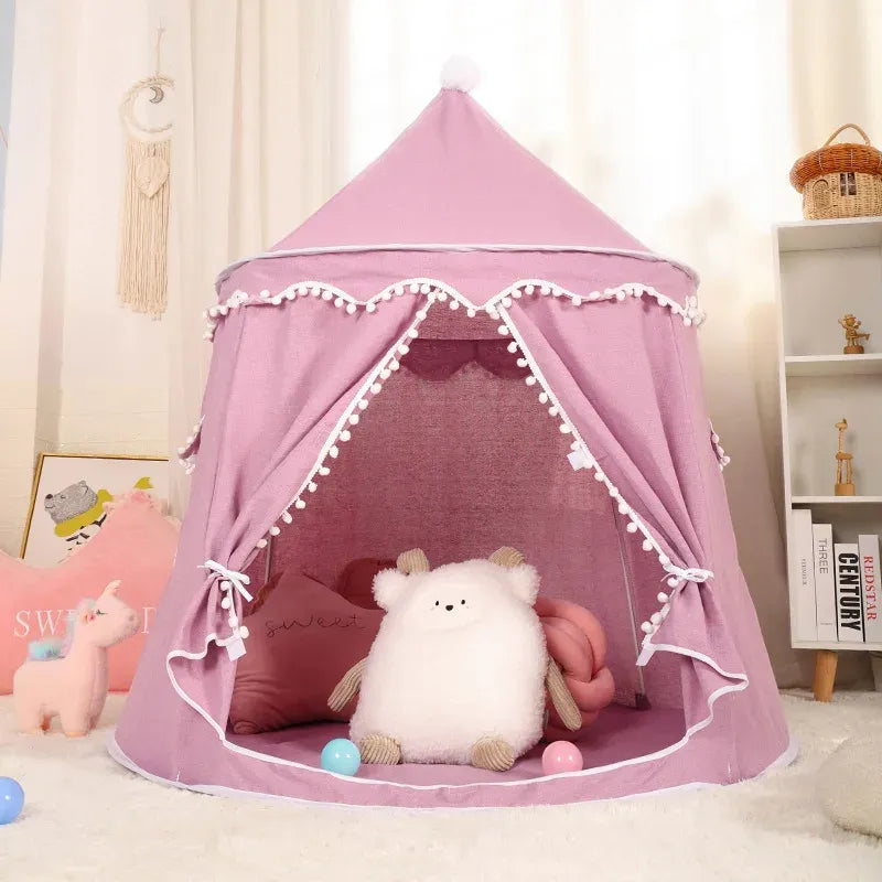 tente enfant violette avec coussins décoratifs et peluche douce