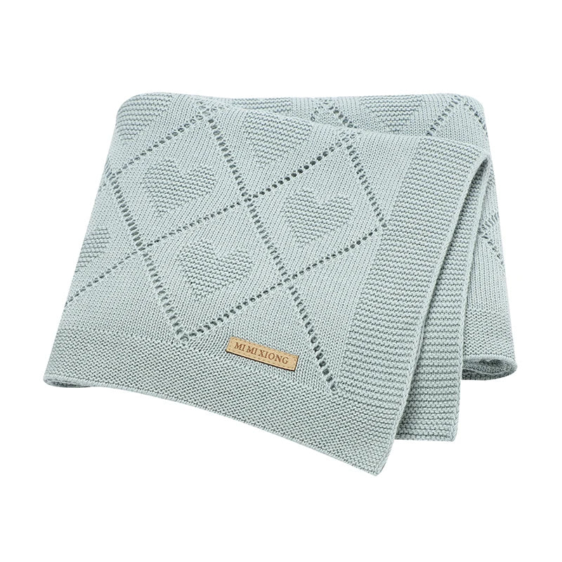 Couverture bébé en tricot bleu avec motifs cœur, douce et confortable