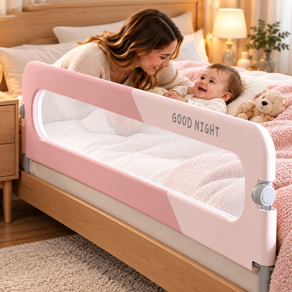 Maman partageant un moment tendre avec son bébé dans un lit équipé d’une barrière rose.