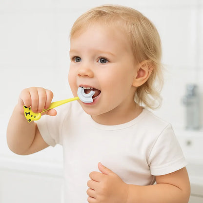 Bébé apprend à se brosser les dents avec brosse tigre jaune