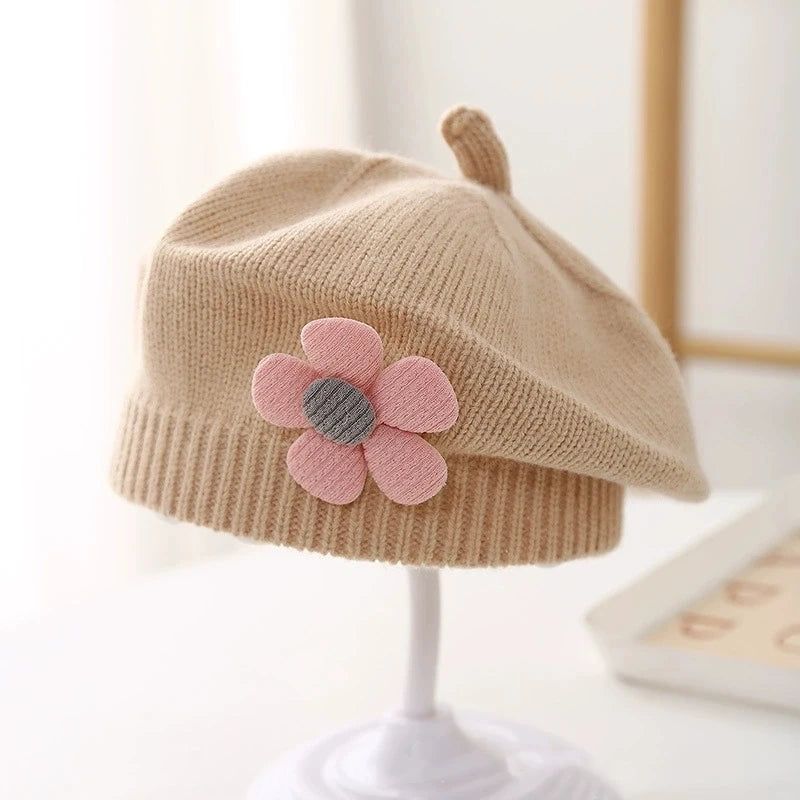 Béret bébé beige avec fleur rose