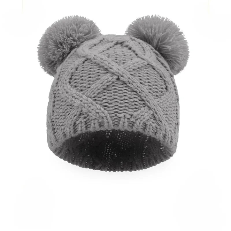 Bonnet bébé gris en tricot avec pompons | Accessoire chaud et doux pour nouveau-né hiver