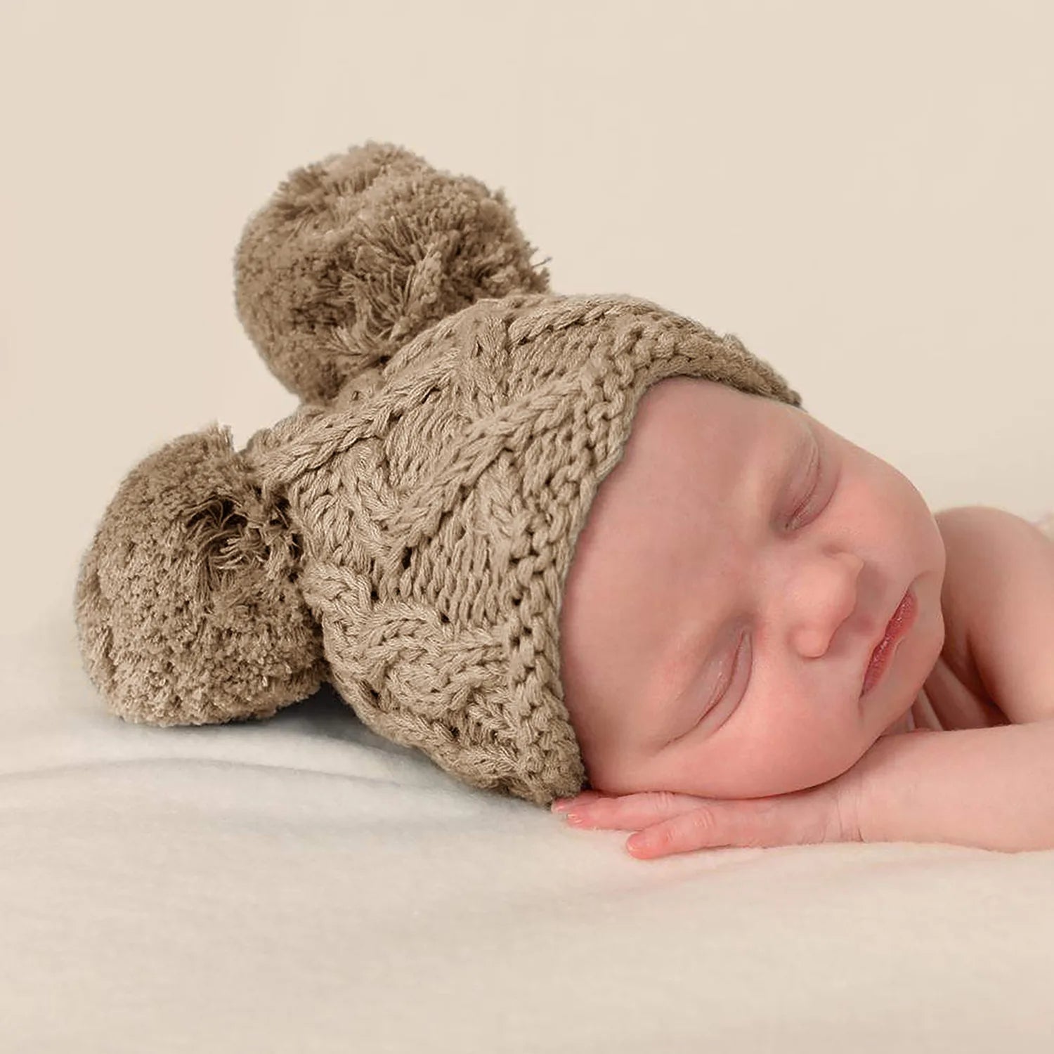 Bonnet pour nouveau - né - Cigogne et bébé