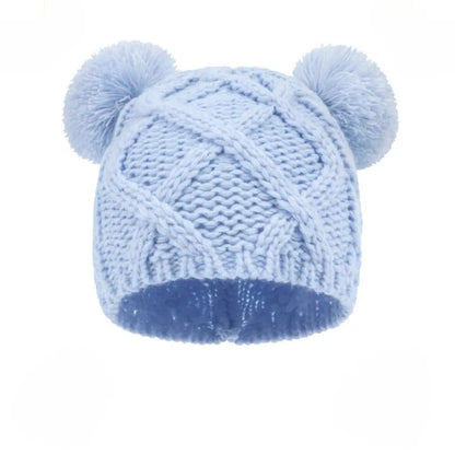 Bonnet bébé bleu ciel tricoté avec deux pompons | Chapeau chaud et confortable pour nouveau-né garçon