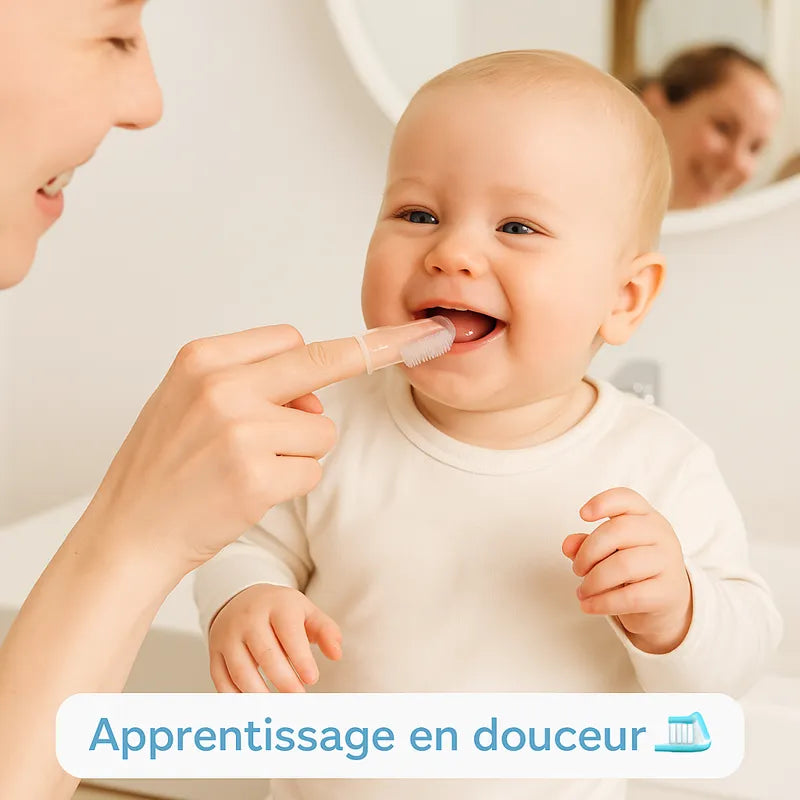 parent aide bébé à nettoyer ses premières dents