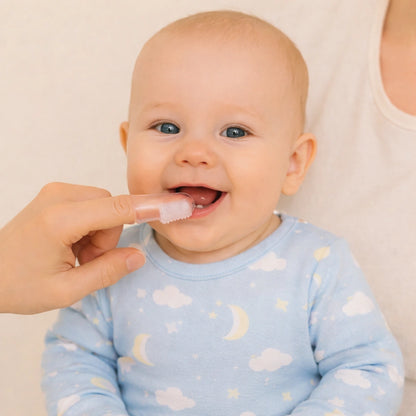 Brosse à dents bébé en silicone souple pour nettoyage doux des premières dents et gencives sensibles