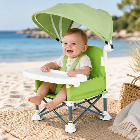 bébé assis dans chaise pliante avec auvent vert sur la plage chaise bébé portable