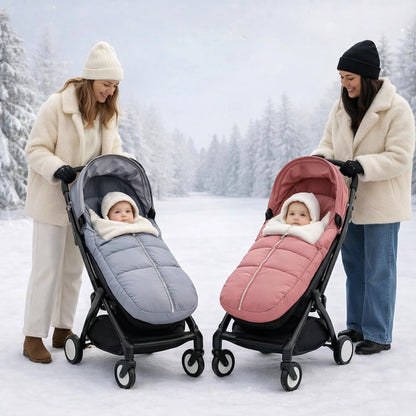 chancelière poussette hiver bébé gris et rose avec mamans en décor neige