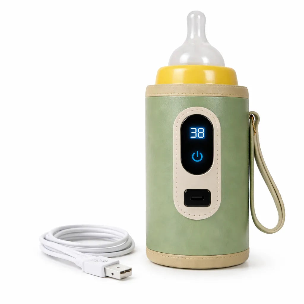 Chauffe biberon portable USB avec écran digital température 38 degrés et câble de recharge sur fond blanc