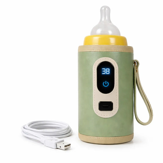 Chauffe biberon portable USB avec écran digital température 38 degrés et câble de recharge sur fond blanc