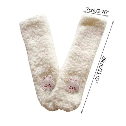 Chaussettes bébé chaudes blanches en peluche avec motif lapin.