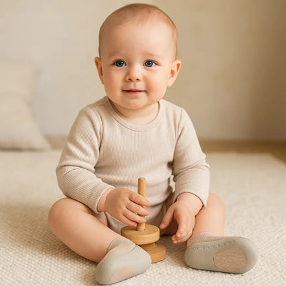 Chaussons bébé premiers pas en coton doux, semelle souple antidérapante pour apprendre à marcher en toute sécurité.