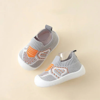 Chaussures bébé grises et orange souples et respirantes pour les premiers pas