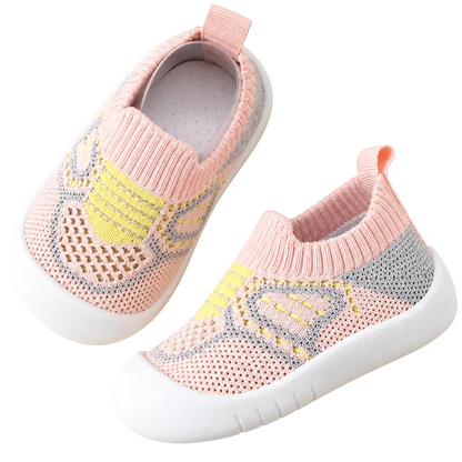 Chaussures bébé roses et jaunes, légères et confortables, parfaites pour apprendre à marcher en sécurité