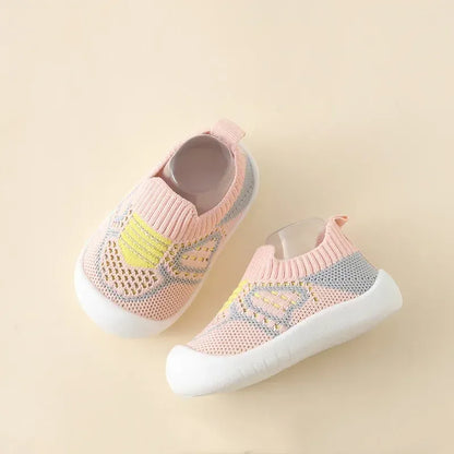 Chaussures bébé roses et jaunes, légères et confortables, parfaites pour apprendre à marcher en sécurité