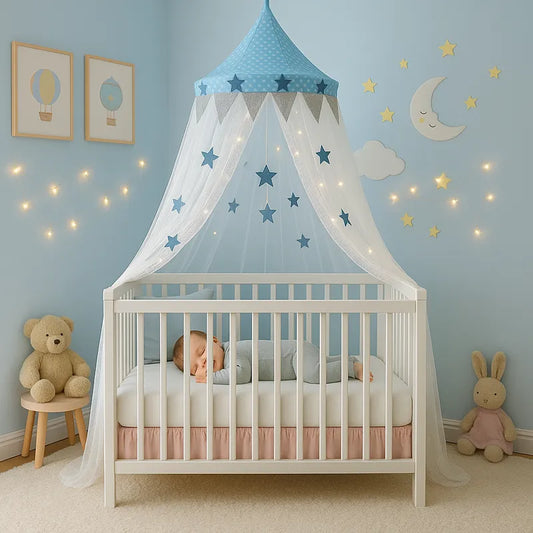 Ciel de lit bleu dans chambre de bébé