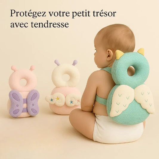 Bébé portant un coussin bébé anti-chute hibou vert avec variantes papillon et étoiles pastel