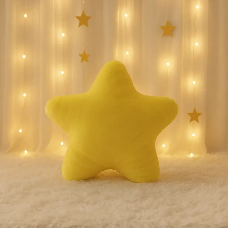 Coussin en forme d'étoile jaune