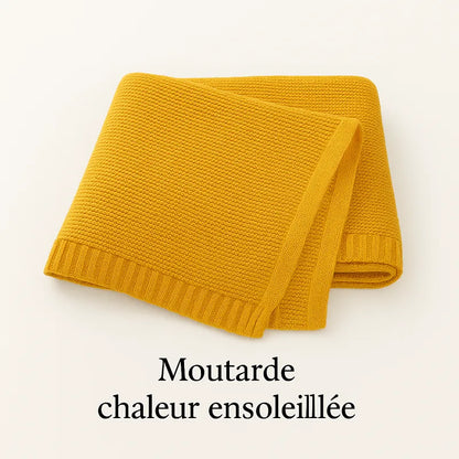 Couverture bébé moutarde en tricot, chaleur ensoleillée et design moderne.