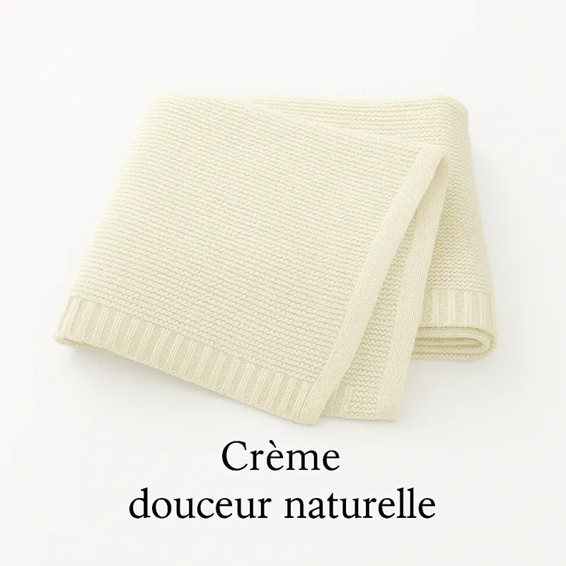 Couverture bébé crème en tricot, douceur naturelle et confort quotidien.