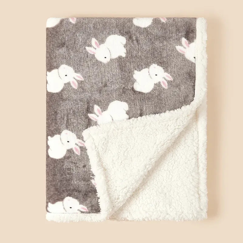 Couverture bébé chaude motif lapins blancs fond gris