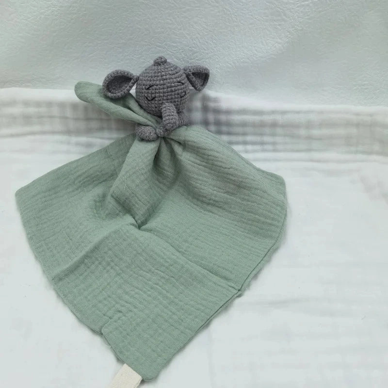 Doudou éléphant vert sauge en mousseline douce pour bébé garçon