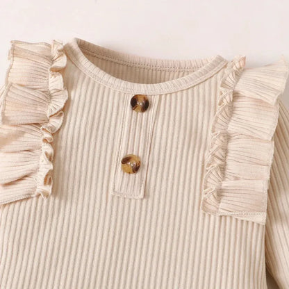 Body bébé fille beige avec volants et boutons décoratifs, style élégant et confortable – Ensemble Cigogne & Bébé