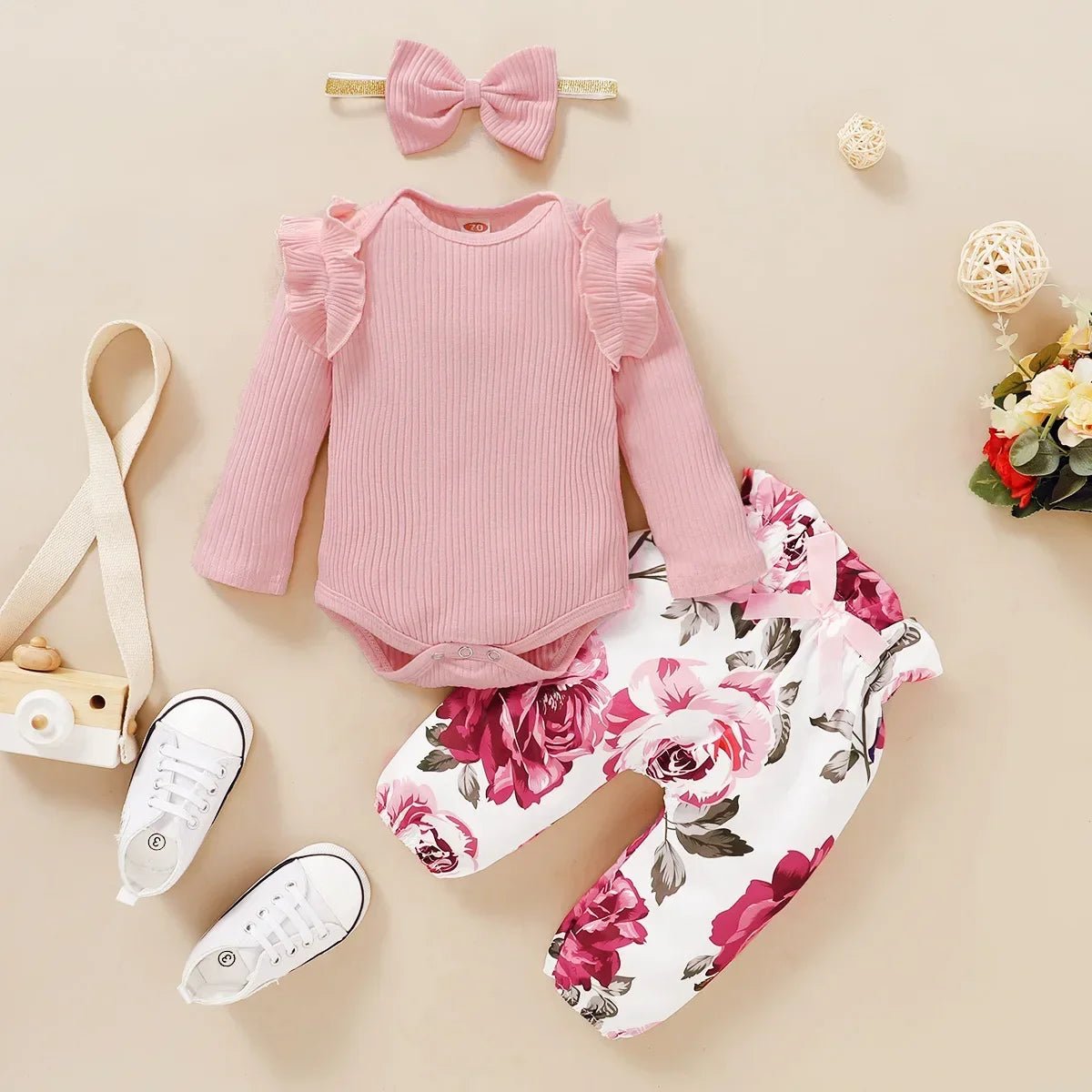 Ensemble pour bébé fille - Cigogne et bébé