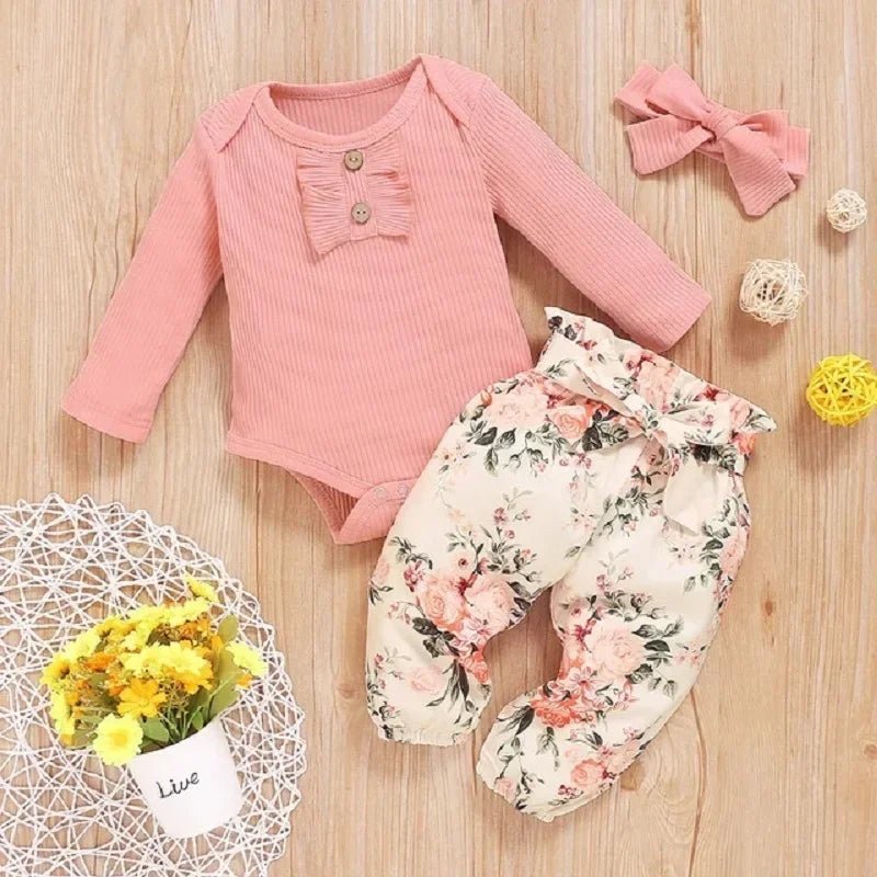 Ensemble pour bébé fille - Cigogne et bébé