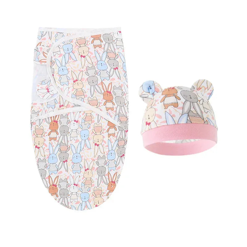 Gigoteuse bébé avec lapins multicolores et bonnet assorti à oreilles
