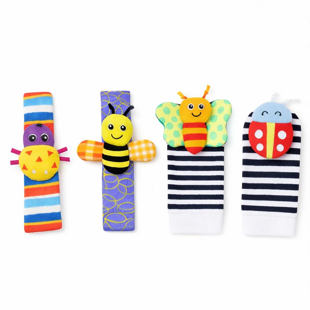 Hochet bébé chaussettes et bracelets insectes sensoriels sur fond blanc jouet d’éveil naissance