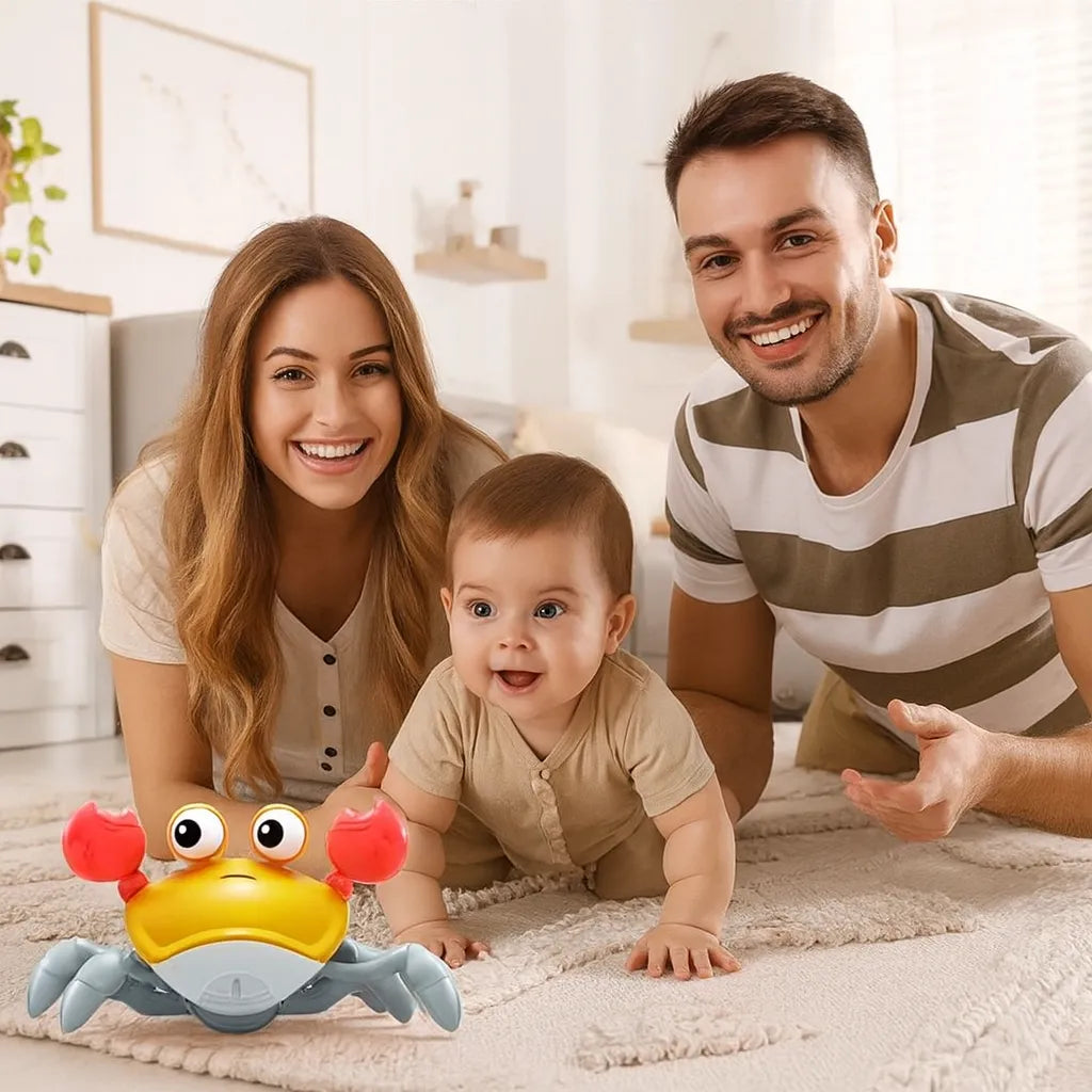 Maman t papa qui joue avec bébé et le crabe interactif