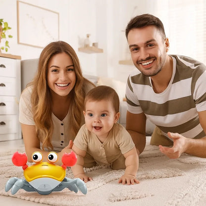 Maman t papa qui joue avec bébé et le crabe interactif