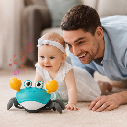 bébé fille avec papa jouant avec jouet crabe interactif rampant musical jouet éducatif sensoriel