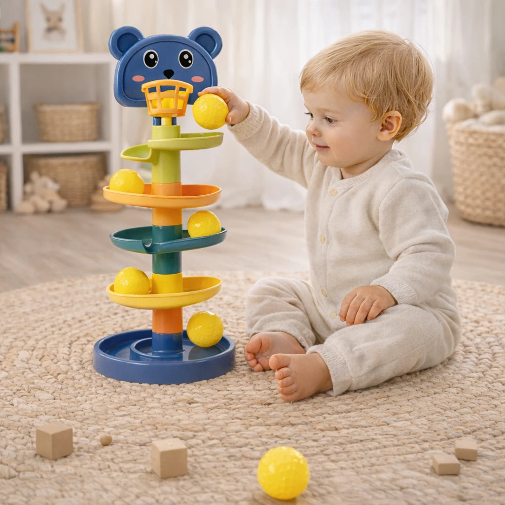Jouet Montessori bébé tour spirale à balles colorées avec enfant en train de jouer