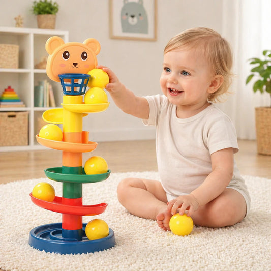 jouet tour de balles bébé Montessori coloré avec enfant qui joue assis sur tapis dans chambre lumineuse