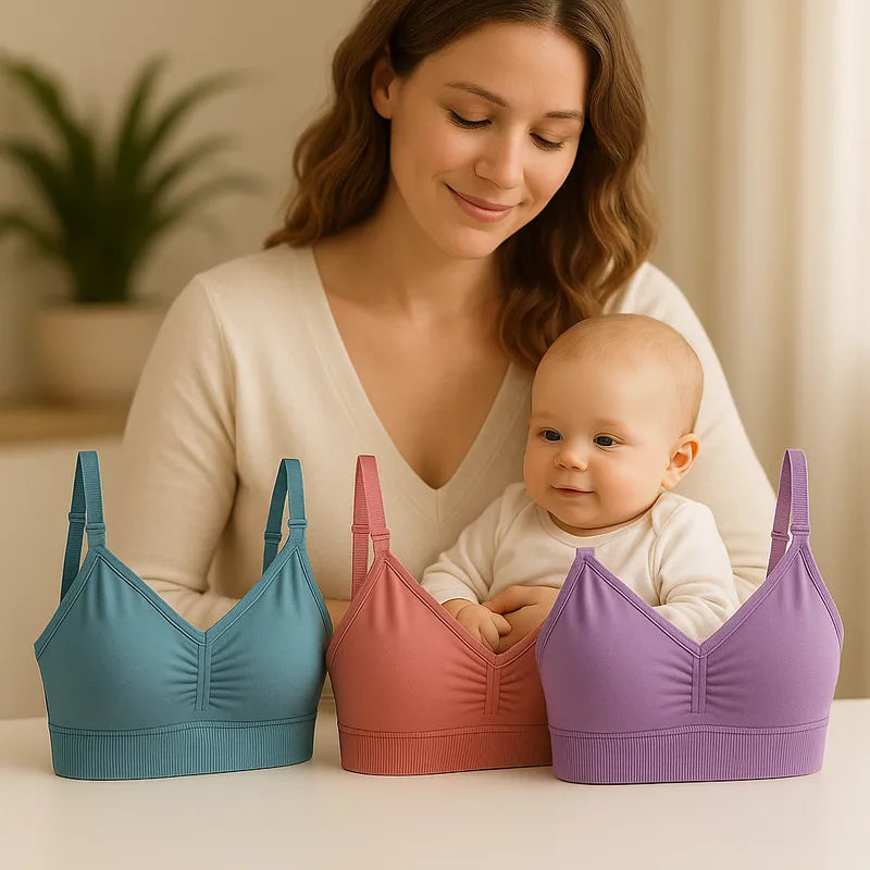 Maman souriante avec bébé et trois brassières allaitement colorées
