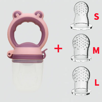 Mangeoire à fruits bébé rose violet avec embouts silicone variés.