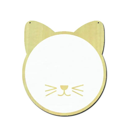Miroir mural chat en bois clair, accessoire déco adorable pour chambre d’enfant.