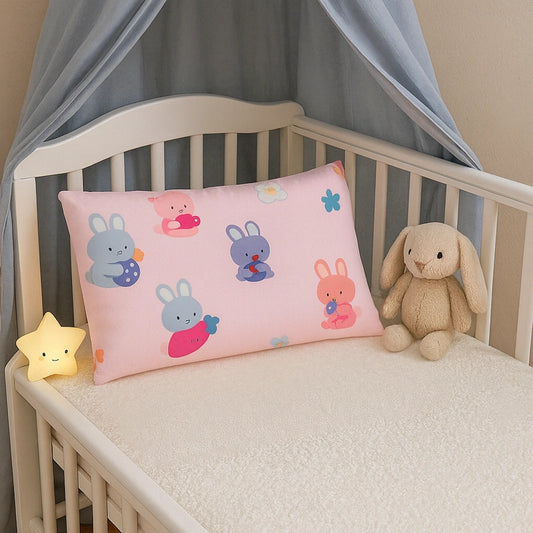 Oreiller bébé décor chambre avec peluche et veilleuse