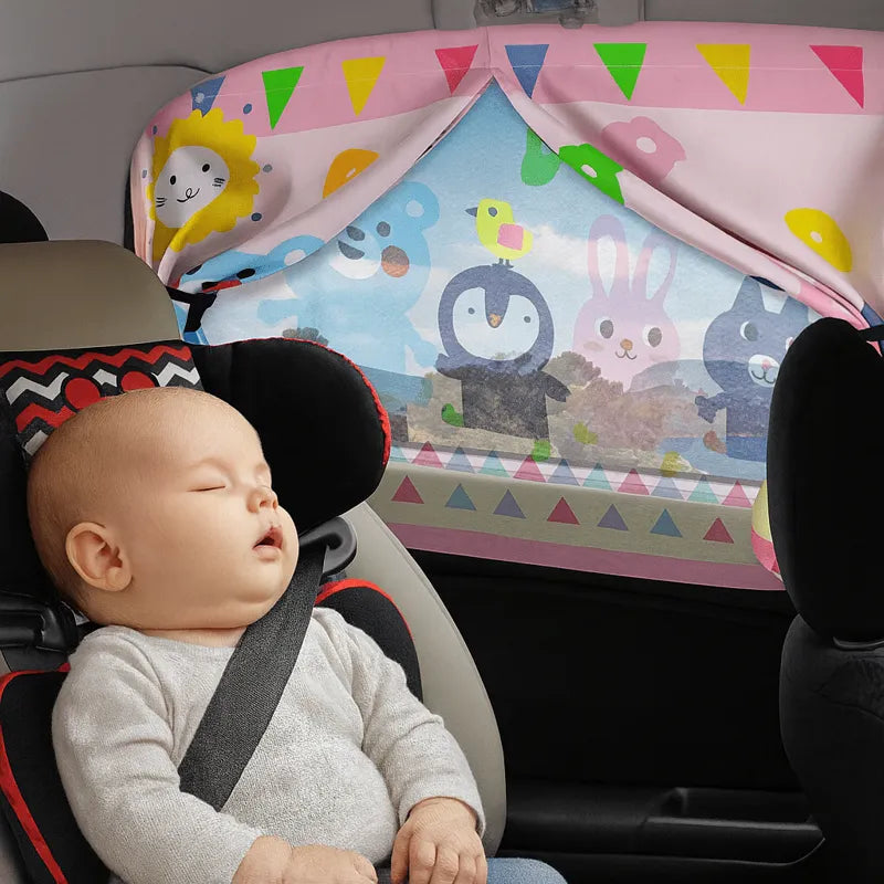 Pare-soleil voiture bébé rose protège enfant dormant confortablement en sécurité