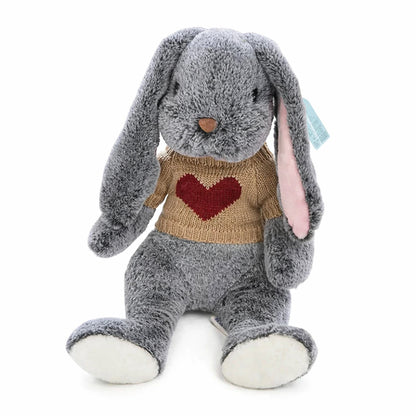 Peluche lapin gris avec pull cœur rouge sur fond blanc, doudou lapin décoratif et compagnon câlin pour enfant
