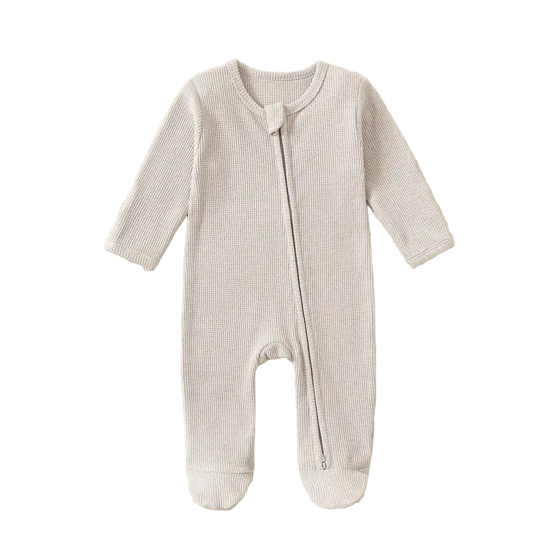 Pyjama gris clair en coton bio pour le confort de bébé