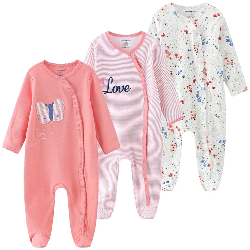 Pyjamas bébé coton bio corail et fleuris, douceur et amour pour le sommeil de bébé.