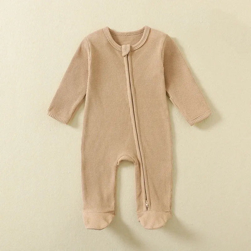 Pyjama beige en coton bio naturel idéal pour le sommeil de bébé