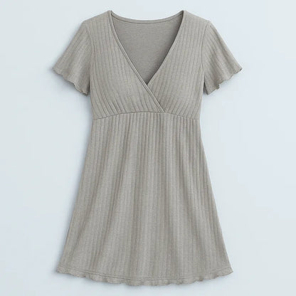 Robe maternité grise moderne et pratique pour femme enceinte