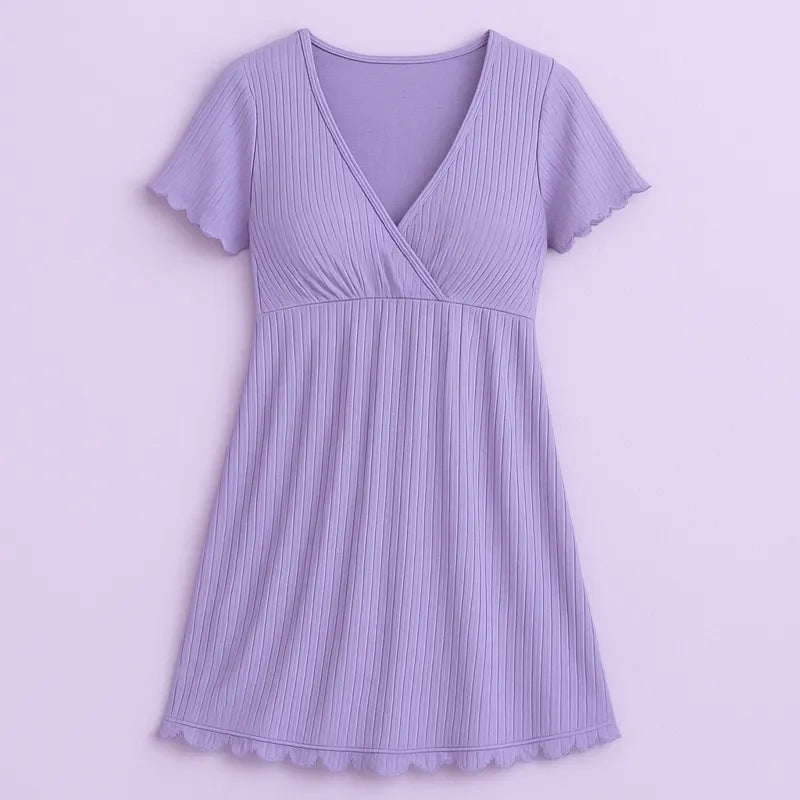 Robe de grossesse violette élégante et confortable pour future maman